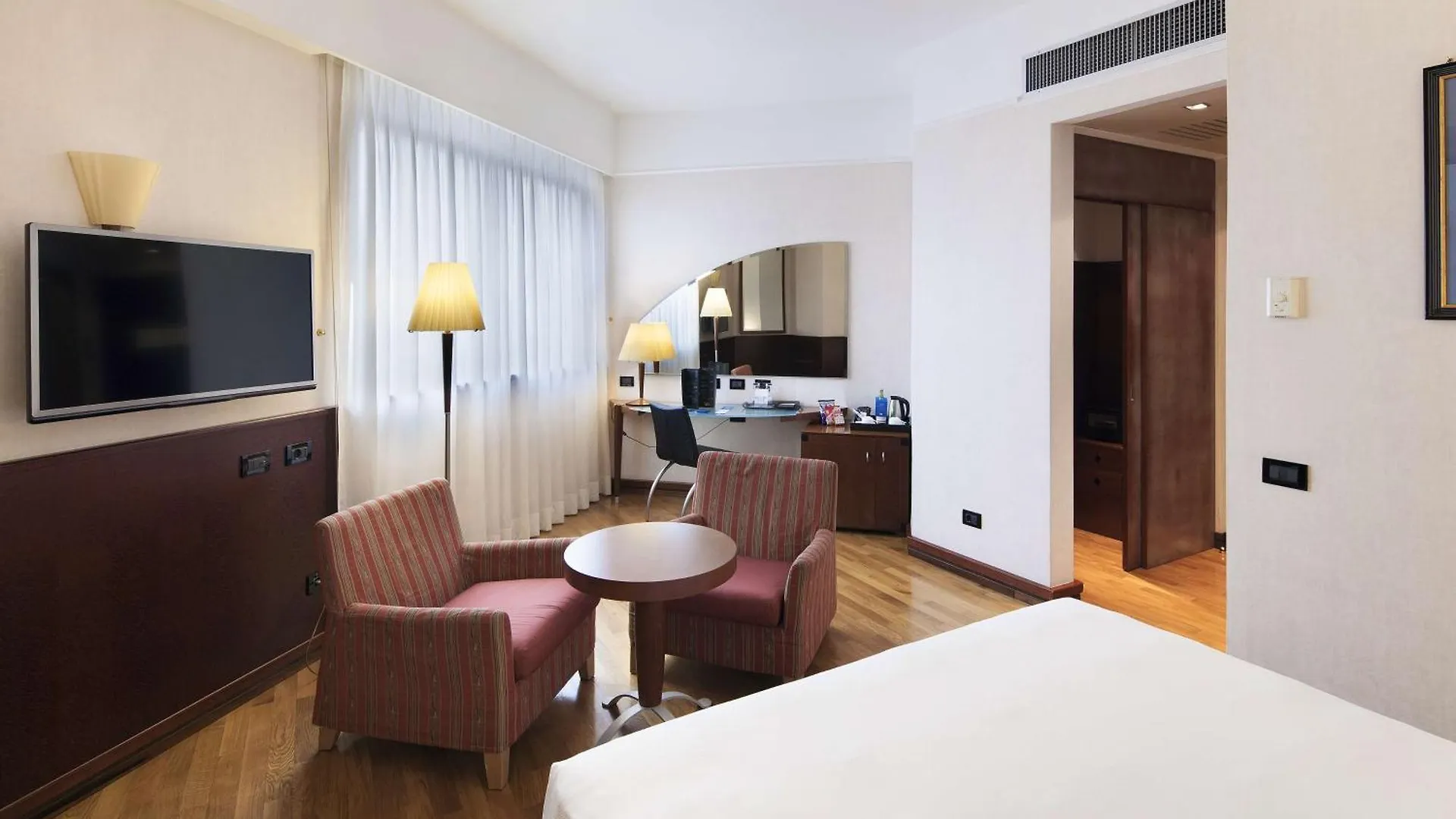 Hotel NH Milano Machiavelli 4*,